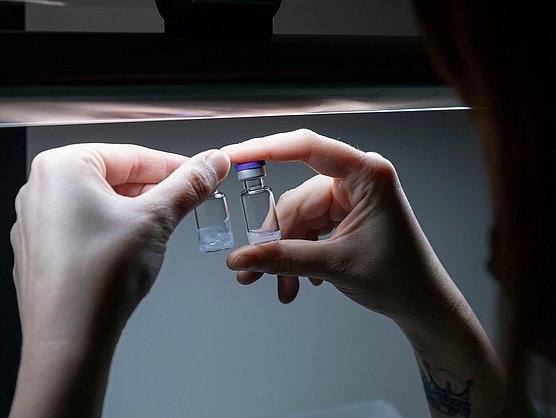 Dermapharm SE Zwei Glasfläschchen